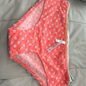 Brand NEW La Vie En Rose Underwear